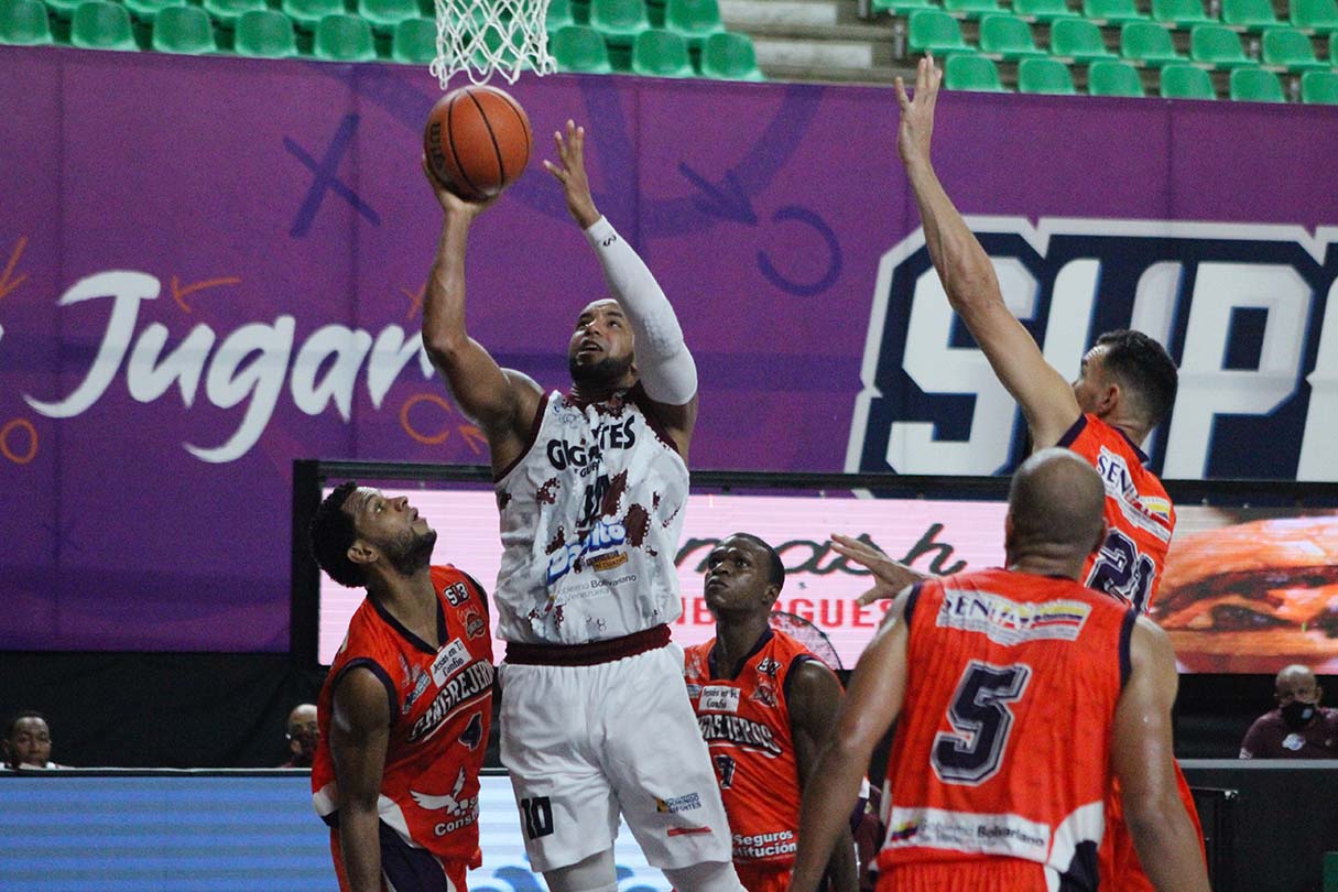 Gigantes le arruinó el debut a Cangrejeros