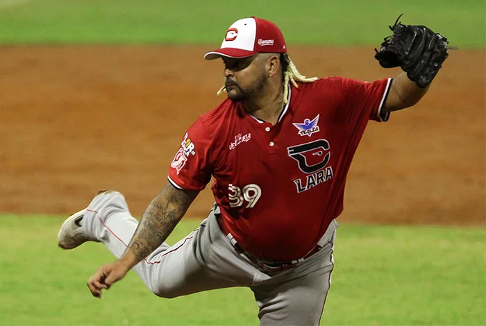 Cardenales blanqueó a Tiburones y sigue invicto