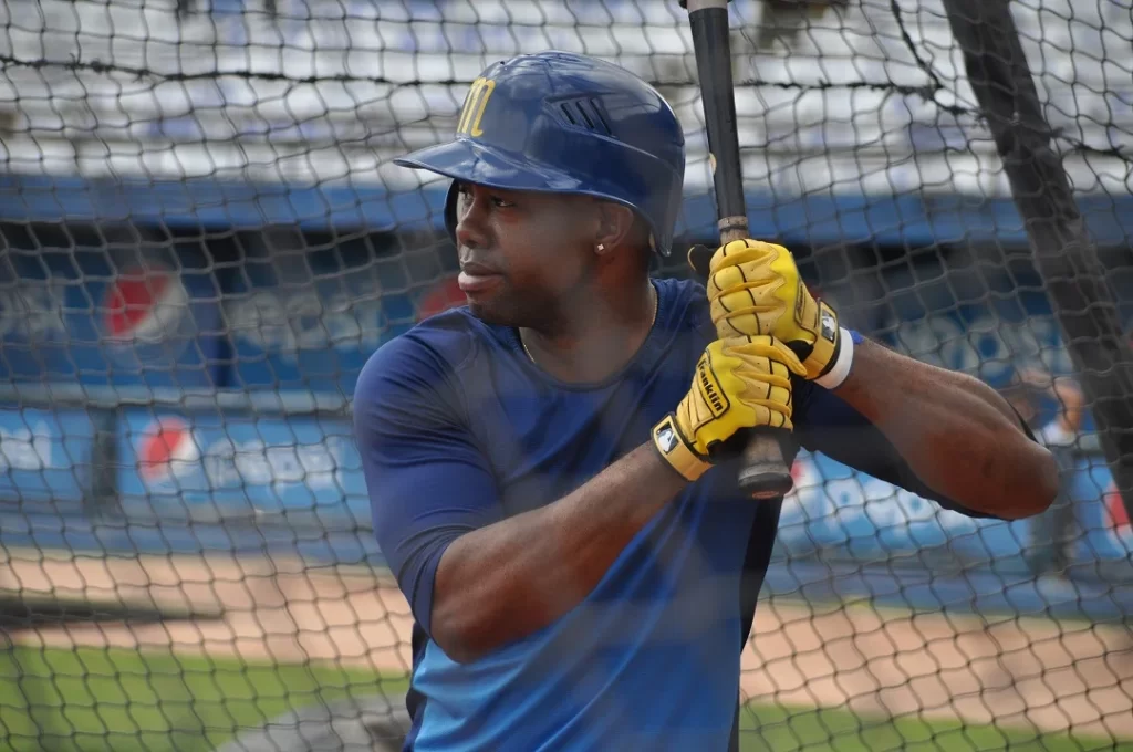 Alejandro De Aza se unió a la pretemporada del Magallanes