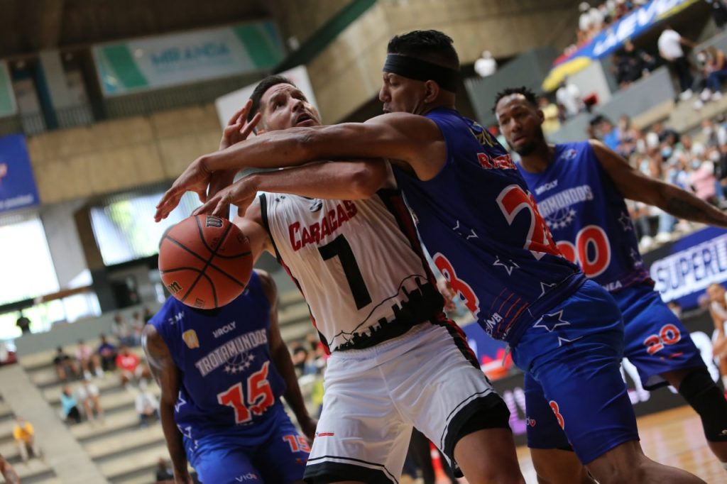 Cocodrilos se impuso ante Trotamundos en inicio de la Copa Superliga