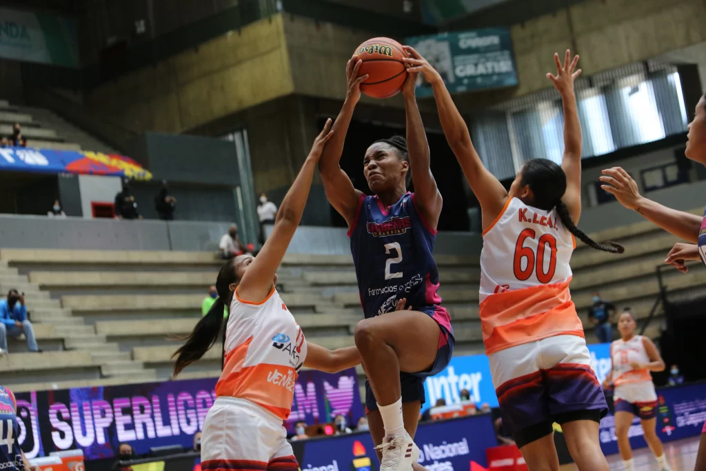 Caribeñas se llevó el primer triunfo de la Superliga Femenina