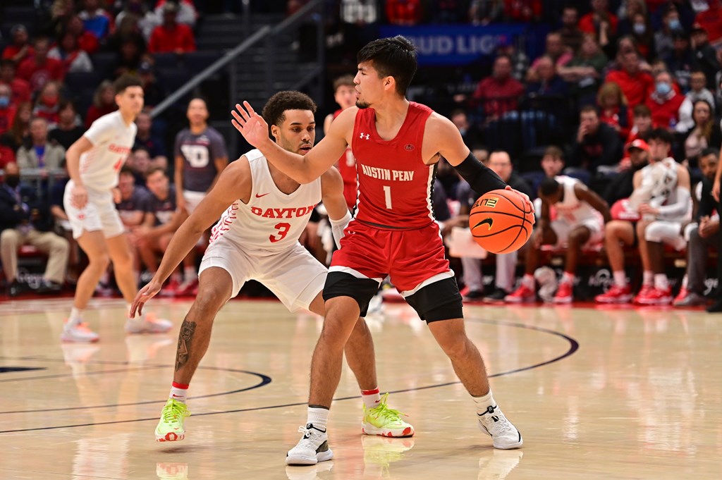 Carlos Páez y Maximillion Bell venezolanos más destacados en la jornada sabatina de la NCAA