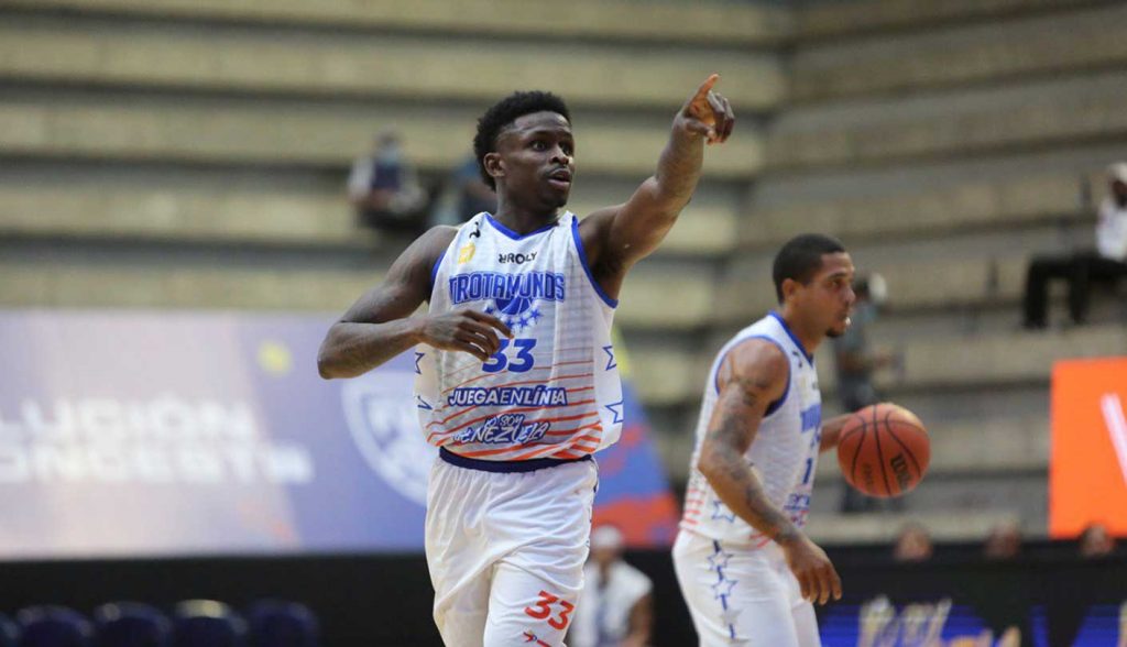 Trotamundos con gran poder ofensivo vence a Gladiadores