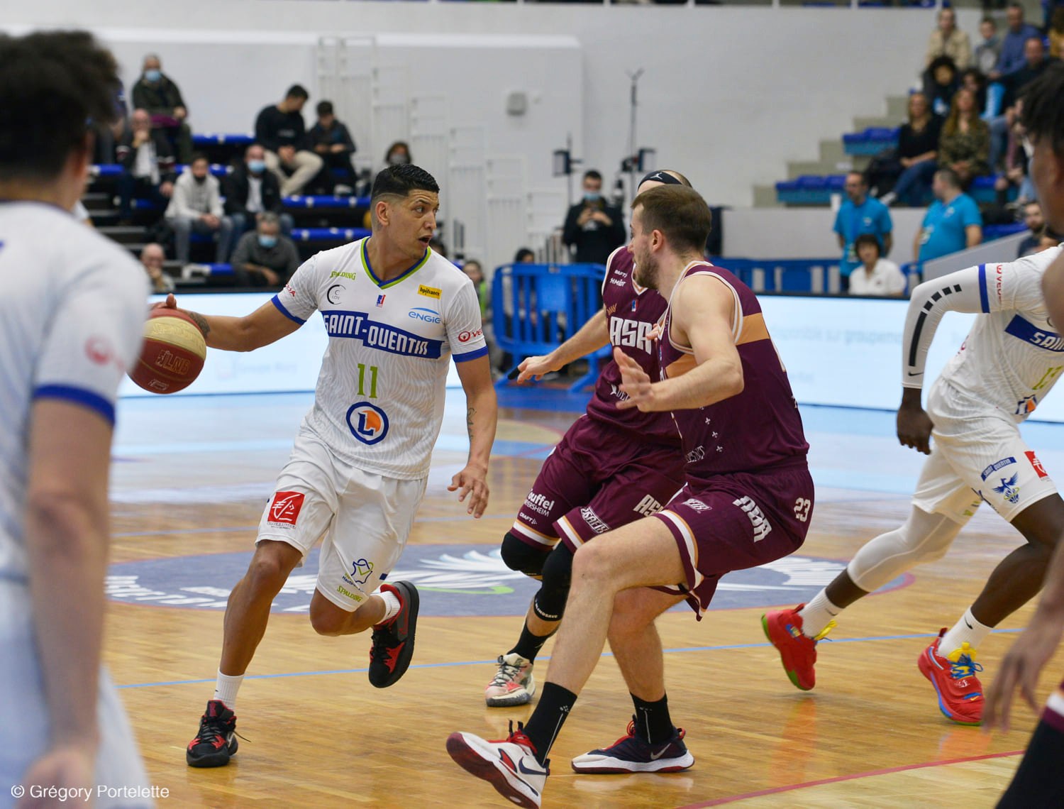 Jhornan Zamora aportó 12 puntos en triunfo del Saint-Quentin Basketball