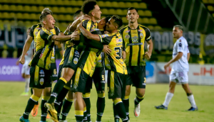 El aurinegro golea a Metropolitanos en la jornada 20