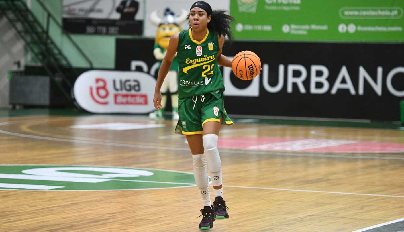 Estefani Fajardo lideró nuevo triunfo del Esgueira con doble-doble