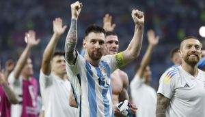 Messi marca en su partido 1000 y pasa a cuartos de final