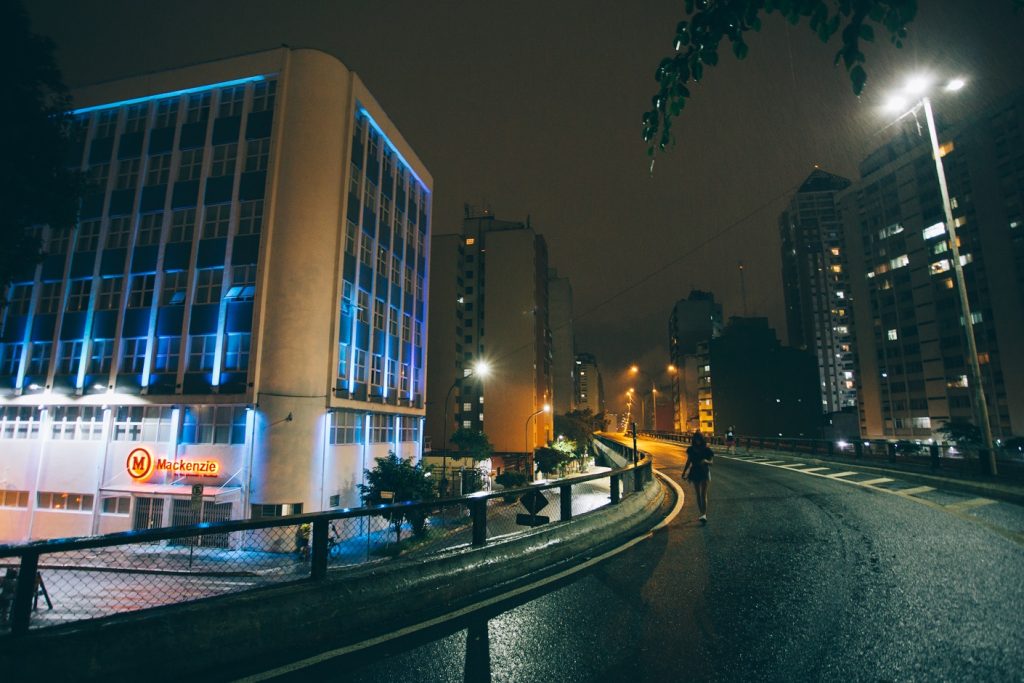 Correr de noche en la ciudad